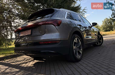 Внедорожник / Кроссовер Audi e-tron 2019 в 