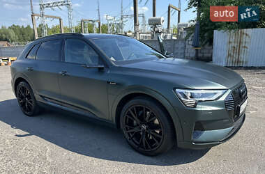 Позашляховик / Кросовер Audi e-tron 2019 в 