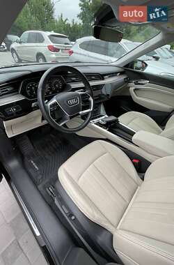 Внедорожник / Кроссовер Audi e-tron 2020 в 