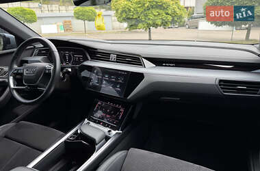 Внедорожник / Кроссовер Audi e-tron 2021 в 