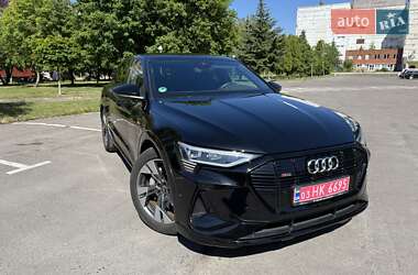 Позашляховик / Кросовер Audi e-tron 2021 в 