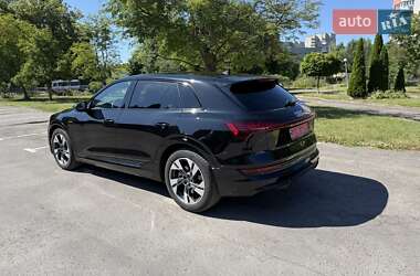 Позашляховик / Кросовер Audi e-tron 2021 в 