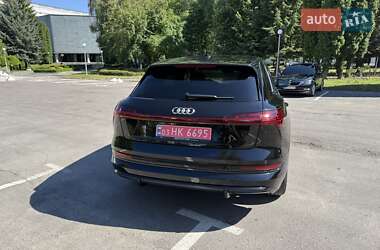 Позашляховик / Кросовер Audi e-tron 2021 в 