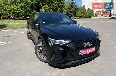 Позашляховик / Кросовер Audi e-tron 2021 в 