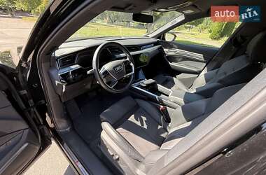 Позашляховик / Кросовер Audi e-tron 2021 в 