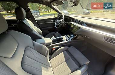 Позашляховик / Кросовер Audi e-tron 2021 в 