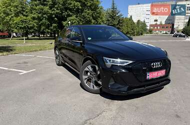 Позашляховик / Кросовер Audi e-tron 2021 в 
