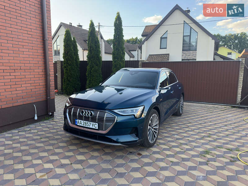 Внедорожник / Кроссовер Audi e-tron 2019 в 