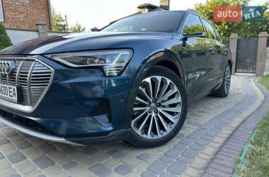 Позашляховик / Кросовер Audi e-tron 2019 в 