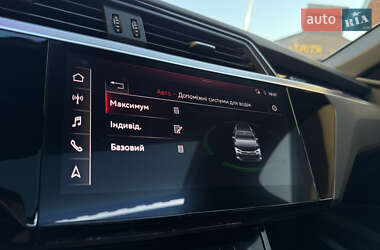 Позашляховик / Кросовер Audi e-tron 2020 в 