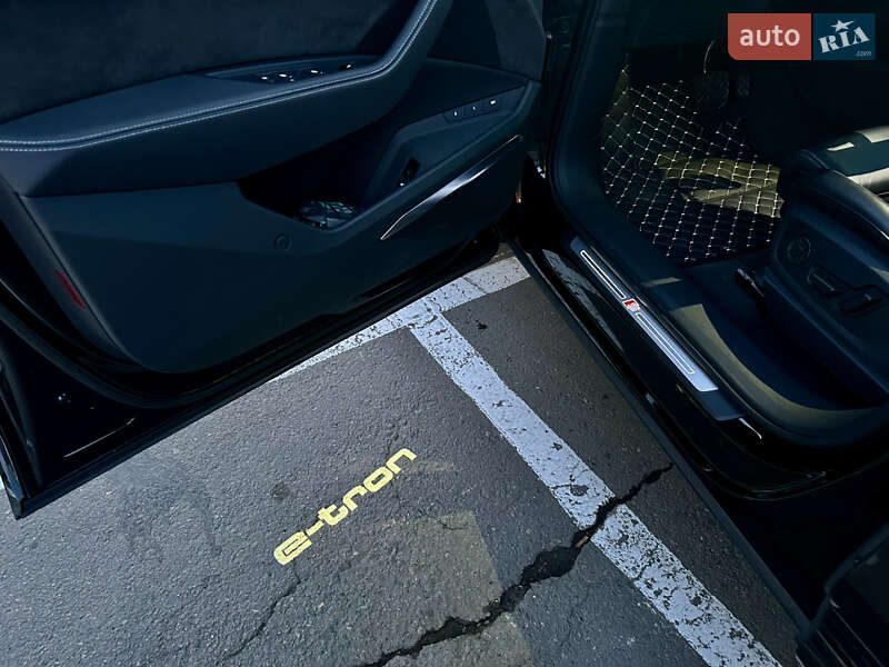Внедорожник / Кроссовер Audi e-tron 2020 в Одессе