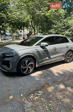 Позашляховик / Кросовер Audi e-tron 2022 в 