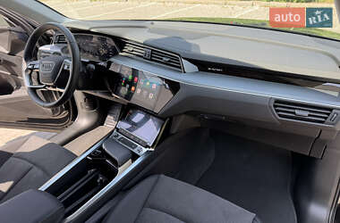 Внедорожник / Кроссовер Audi e-tron 2023 в 