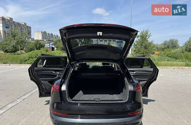 Внедорожник / Кроссовер Audi e-tron 2023 в 