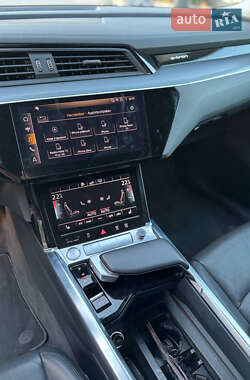Внедорожник / Кроссовер Audi e-tron 2020 в 