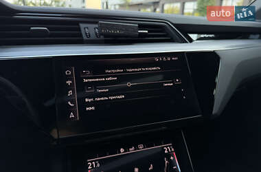 Внедорожник / Кроссовер Audi e-tron 2020 в 