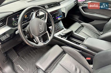 Позашляховик / Кросовер Audi e-tron 2020 в 