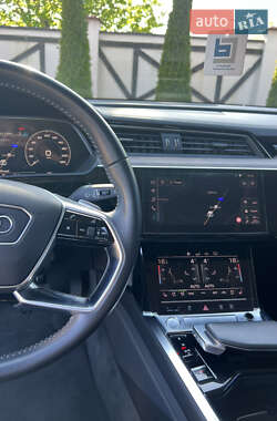 Позашляховик / Кросовер Audi e-tron 2019 в 