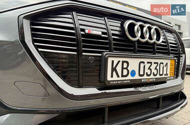 Позашляховик / Кросовер Audi e-tron 2021 в 