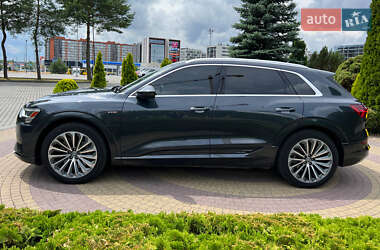 Позашляховик / Кросовер Audi e-tron 2019 в 