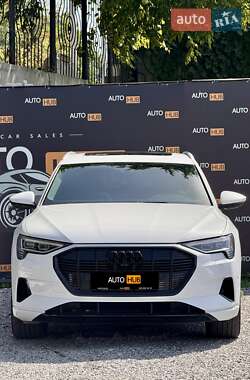 Позашляховик / Кросовер Audi e-tron 2022 в 