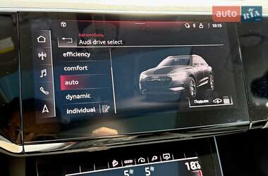 Позашляховик / Кросовер Audi e-tron 2022 в 