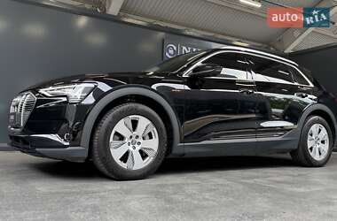 Внедорожник / Кроссовер Audi e-tron 2020 в 