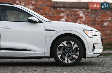 Внедорожник / Кроссовер Audi e-tron 2022 в 