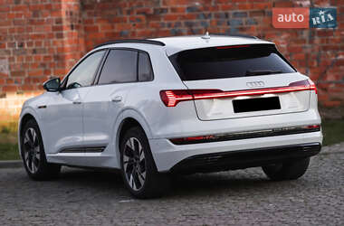 Внедорожник / Кроссовер Audi e-tron 2022 в 