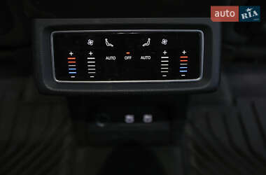 Внедорожник / Кроссовер Audi e-tron 2022 в 