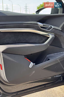 Внедорожник / Кроссовер Audi e-tron 2019 в 