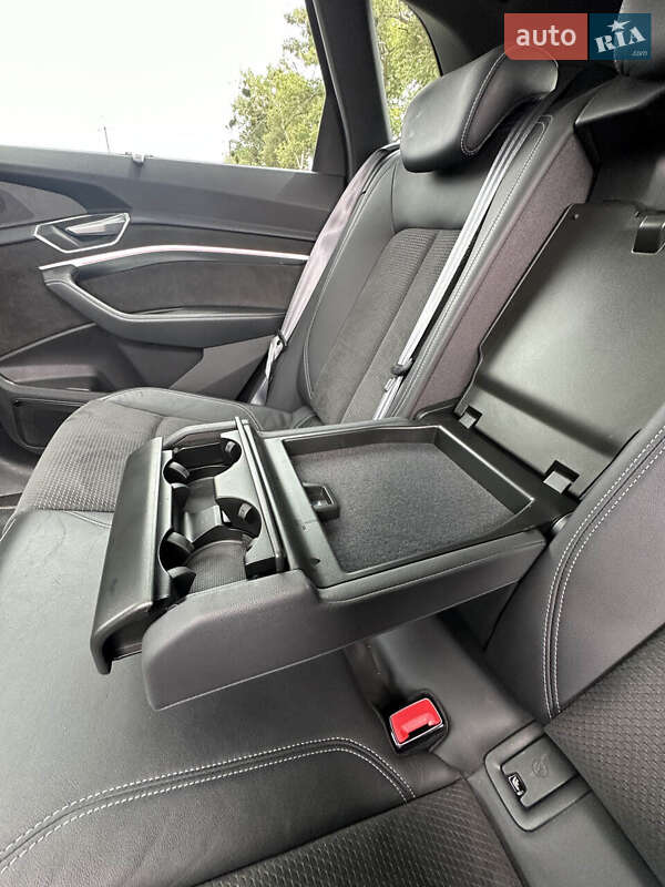 Позашляховик / Кросовер Audi e-tron 2020 в Білогородці
