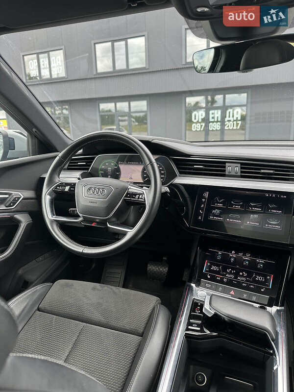 Позашляховик / Кросовер Audi e-tron 2020 в Білогородці
