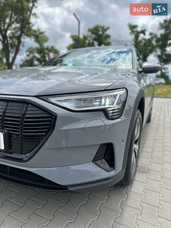Позашляховик / Кросовер Audi e-tron 2020 в Білогородці
