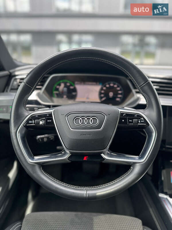 Позашляховик / Кросовер Audi e-tron 2020 в Білогородці