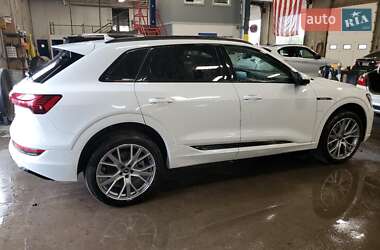 Внедорожник / Кроссовер Audi e-tron 2021 в 