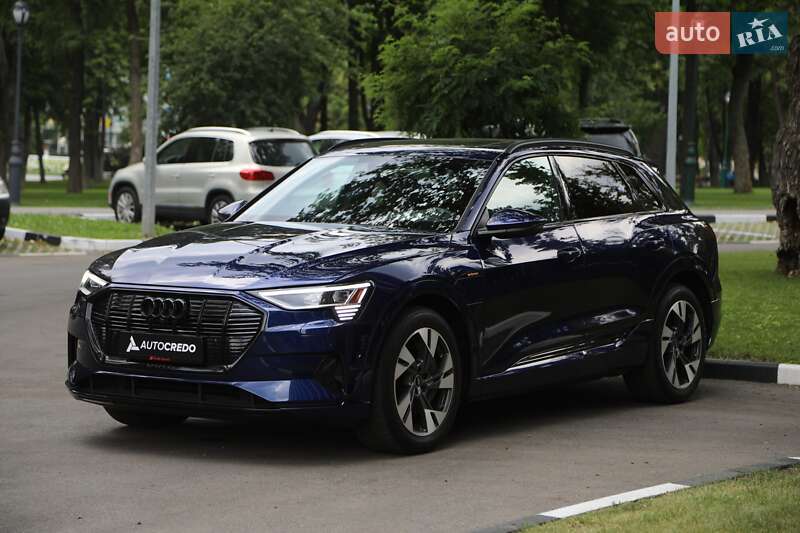 Внедорожник / Кроссовер Audi e-tron 2022 в 