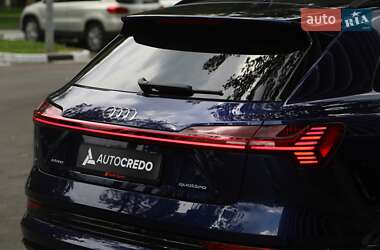 Внедорожник / Кроссовер Audi e-tron 2022 в 