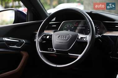 Внедорожник / Кроссовер Audi e-tron 2022 в 