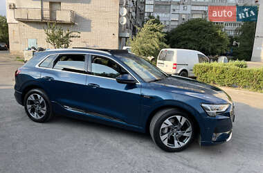 Внедорожник / Кроссовер Audi e-tron 2020 в 