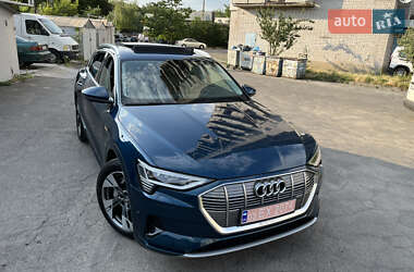 Внедорожник / Кроссовер Audi e-tron 2020 в 
