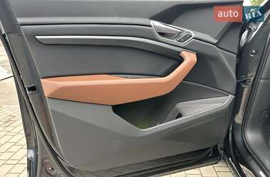 Внедорожник / Кроссовер Audi e-tron 2020 в 