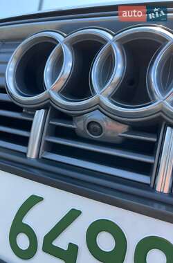 Позашляховик / Кросовер Audi e-tron 2021 в 