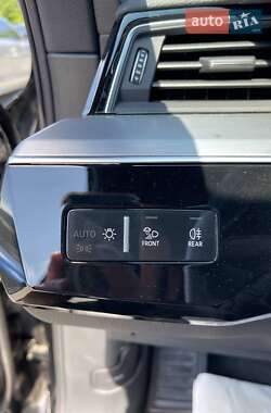 Позашляховик / Кросовер Audi e-tron 2021 в 