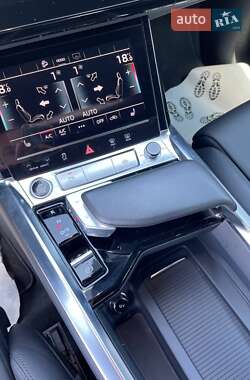 Позашляховик / Кросовер Audi e-tron 2021 в 