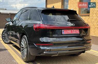 Позашляховик / Кросовер Audi e-tron 2021 в 