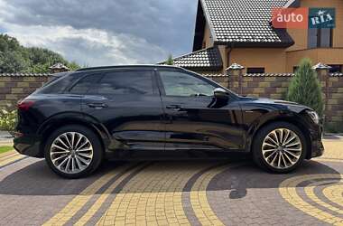 Позашляховик / Кросовер Audi e-tron 2021 в 