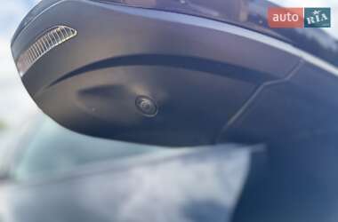 Позашляховик / Кросовер Audi e-tron 2021 в 