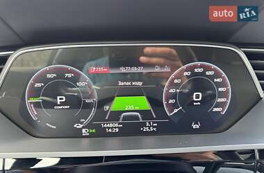 Позашляховик / Кросовер Audi e-tron 2021 в 