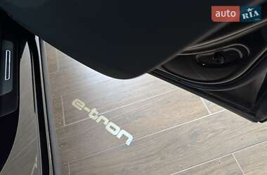 Позашляховик / Кросовер Audi e-tron 2021 в 